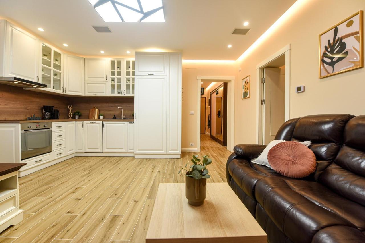 Green Leafy Brasov - Ideal 2 Bedroom Apartment Экстерьер фото